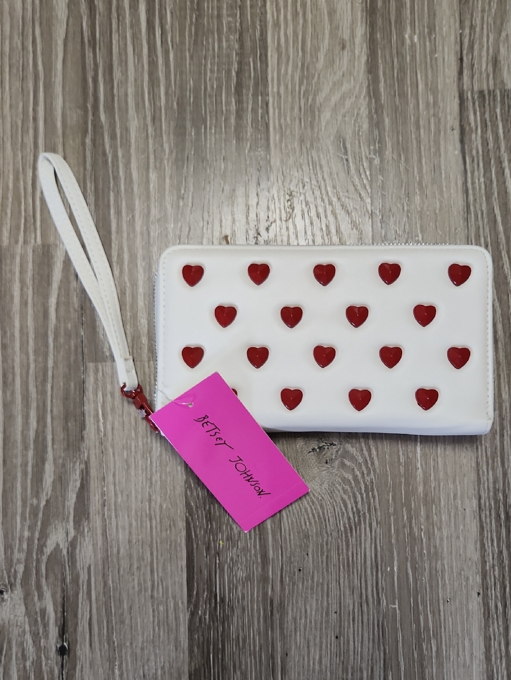 Betsey Johnson White Wristlet with Red Heart Studs XOZIP-HR NWT MSRP $58